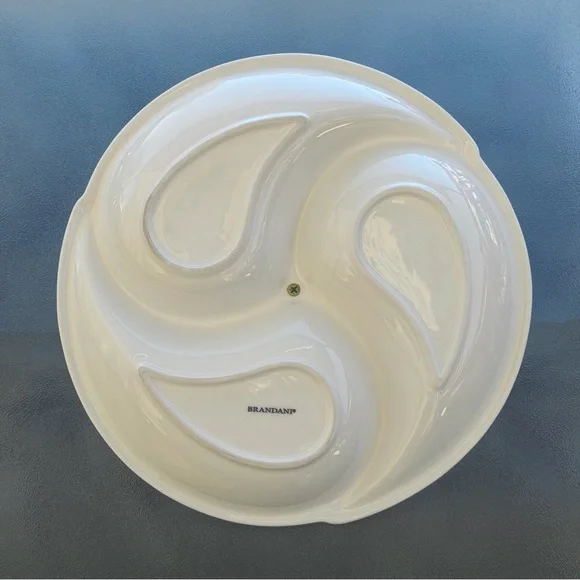 Brandani Porcelain Round Divided Serving Dish with a Bamboo Handle - Picture 6 of 8